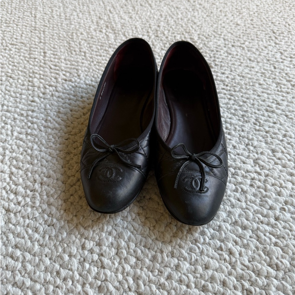 Authentic CHANEL Black quilted ballet flats
